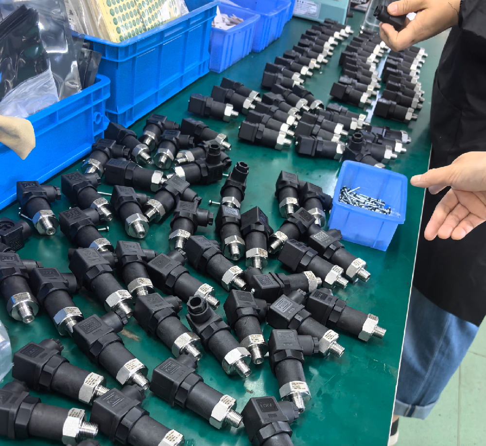 LS8100系列活塞式压力开关
